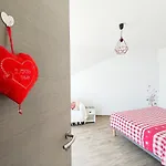 Janea Deep Red House * Reichsfeld