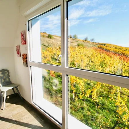 Janea Deep Red House * Reichsfeld