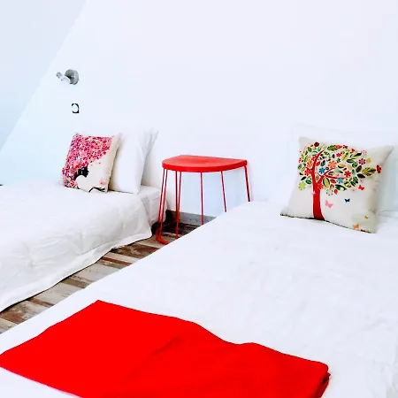 Janea Deep Red House Reichsfeld