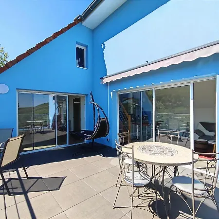 Vila Janea Deep Red House *