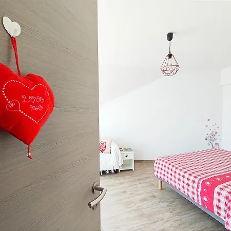 Janea Deep Red House * Reichsfeld