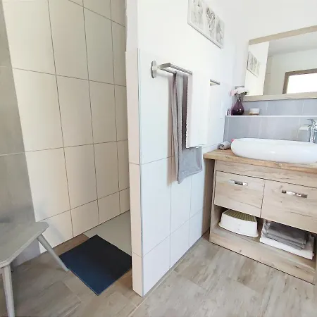 Janea Deep Red House * Reichsfeld