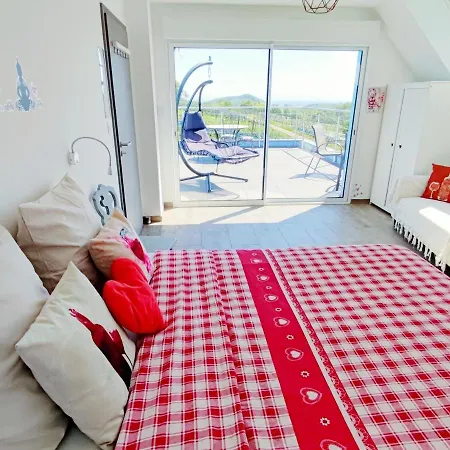 Janea Deep Red House * Reichsfeld