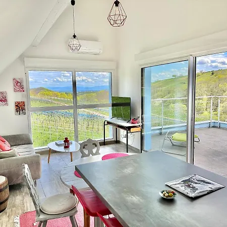 Villa Janea Deep Red House Reichsfeld