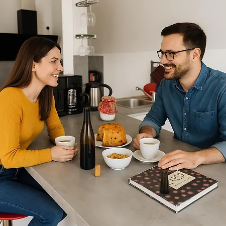 Villa Janea Deep Red House *