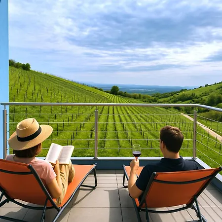 Janea Deep Red House Villa Reichsfeld