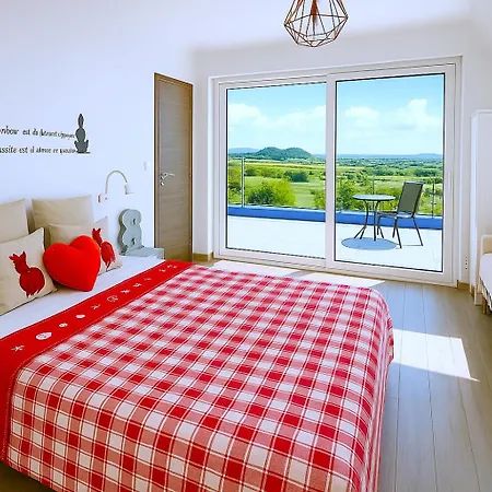 Janea Deep Red House Reichsfeld