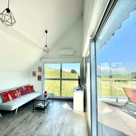 Janea Deep Red House Reichsfeld