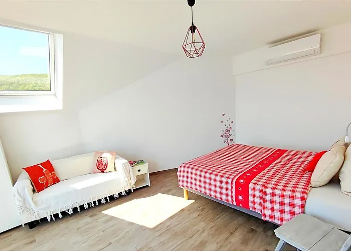 Janéa Deep Red House Reichsfeld