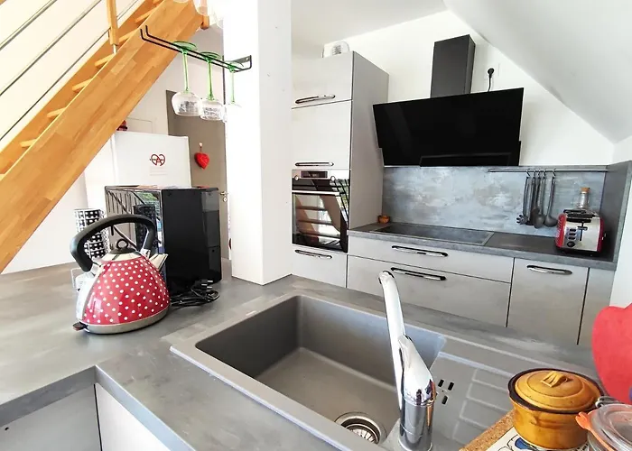 Janéa Deep Red House *