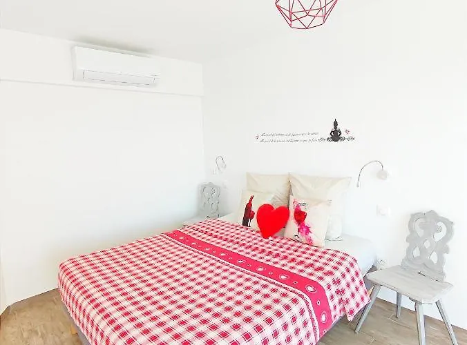 Villa Janéa Deep Red House