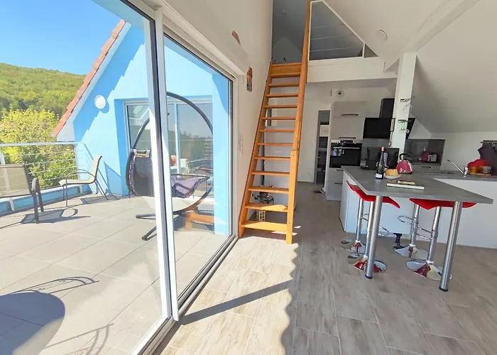 Janéa Deep Red House