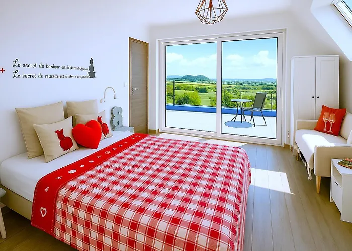 Janéa Deep Red House Reichsfeld